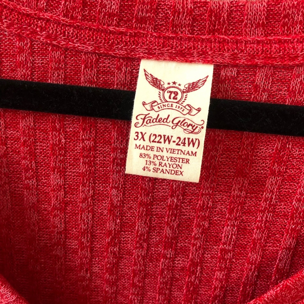 Plus Size Red Ribbed V-Neck Tee - Picture 2 of 5